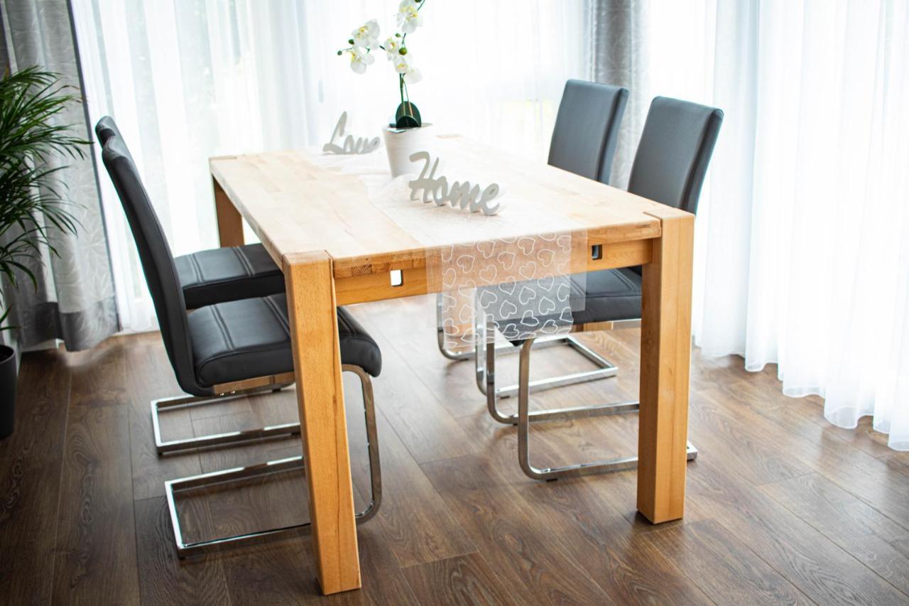 Ferienwohnung Am Schlosspark Ebersdorf  Bagian luar foto